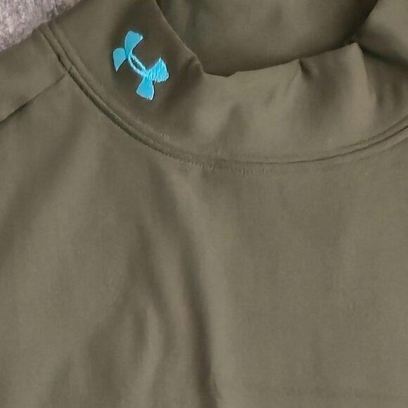 Under Armour Women's ColdGear Authentic Mock Neck Size Medium EUC - Picture 4 of 7